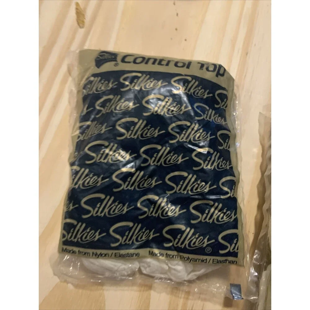 Vintage Silkies Control Top Pantyhose Medium White 070204 Made in USA 2 Pair New